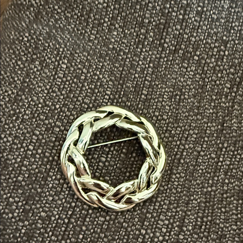 Vintage Elegant goal Braided Brooch